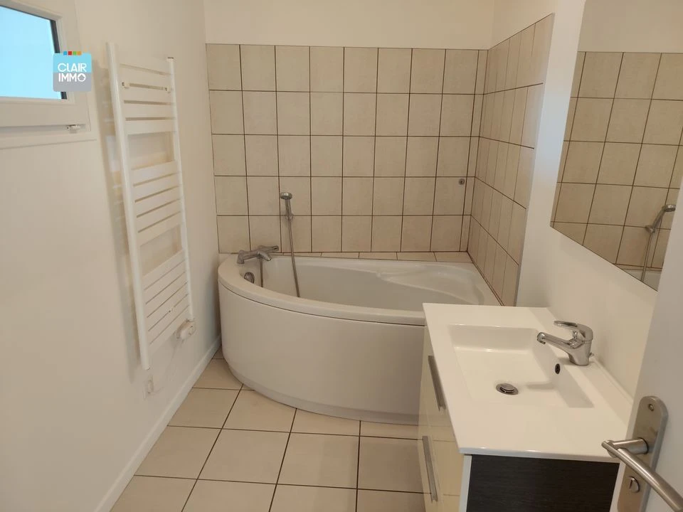 A MACON EN BOURGOGNE APPARTEMENT T4 DE 99.29 M² AV