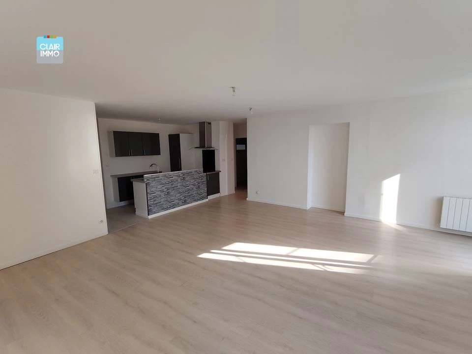 A MACON EN BOURGOGNE APPARTEMENT T4 DE 99.29 M² AV