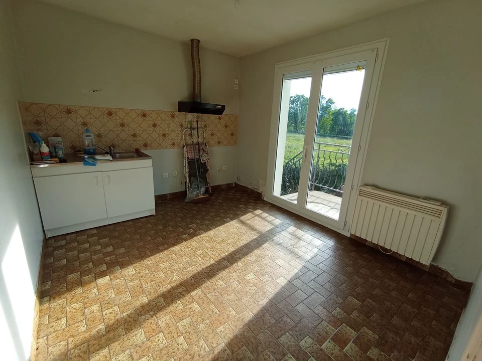 porte-fenêtre vue plain pied salon séjour cuisine