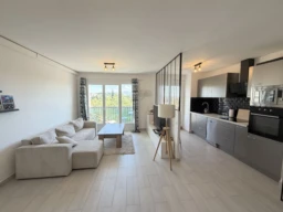 Appartement T3 a vendre - balcon - piscine - clima