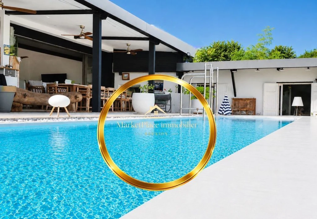 varangue ouverte sur la piscine
