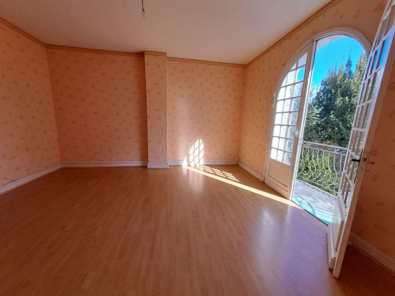 Vertheuil-5 chambres-terrain6854 m2-calme