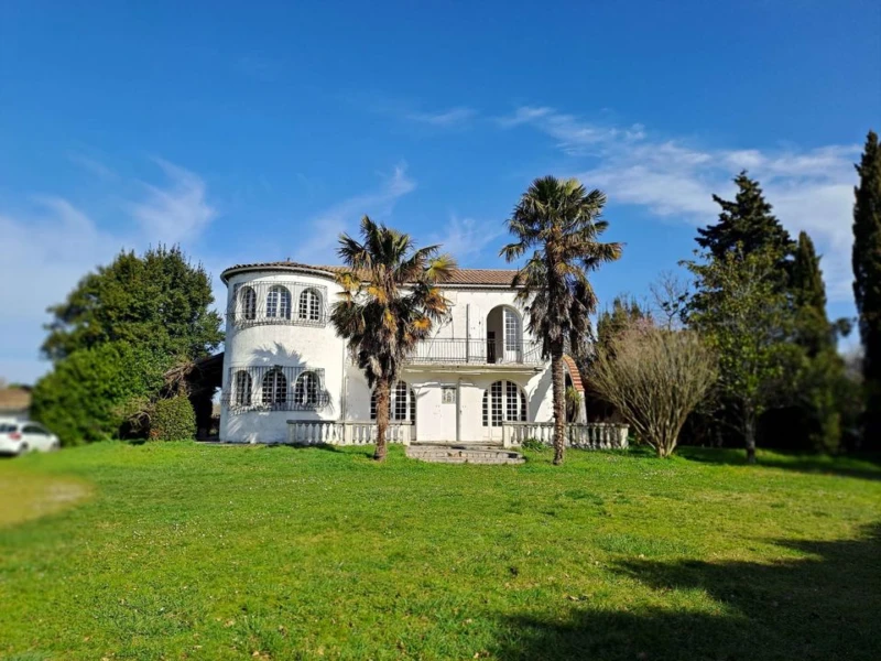 Vertheuil-5 chambres-terrain6854 m2-calme