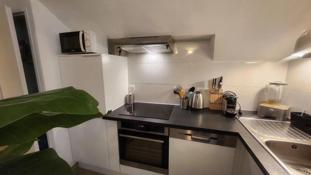 LA CIOTAT APPARTEMENT T2 ENTIERREMENT RENOVE - par