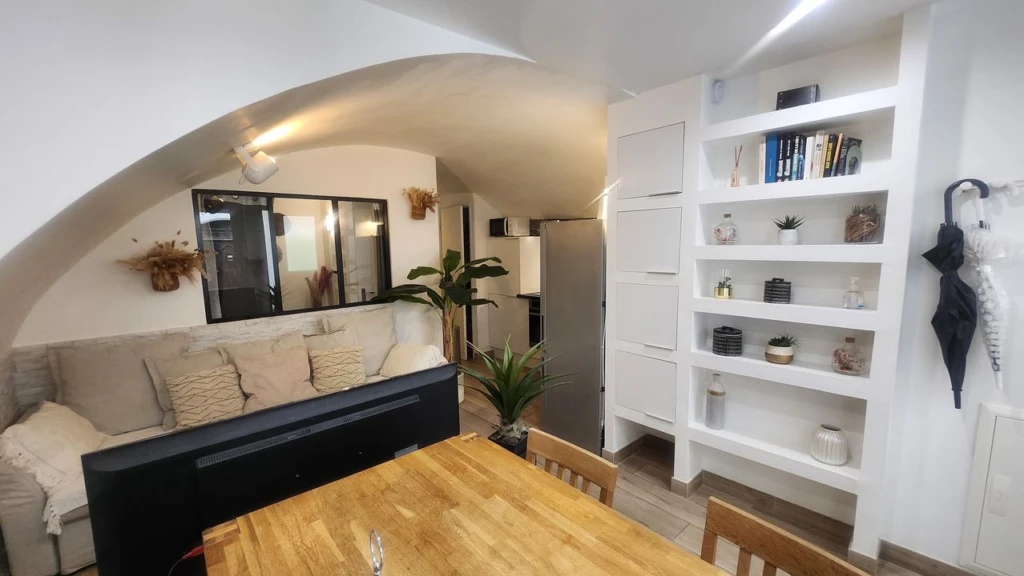 LA CIOTAT APPARTEMENT T2 ENTIERREMENT RENOVE - par