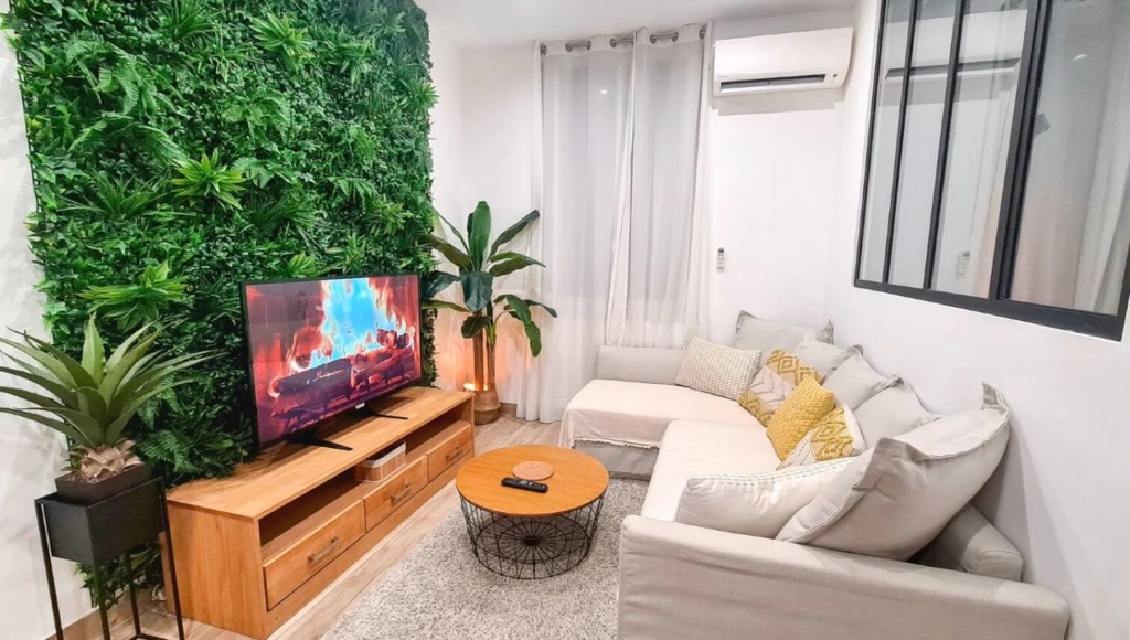 LA CIOTAT APPARTEMENT T2 ENTIERREMENT RENOVE - par