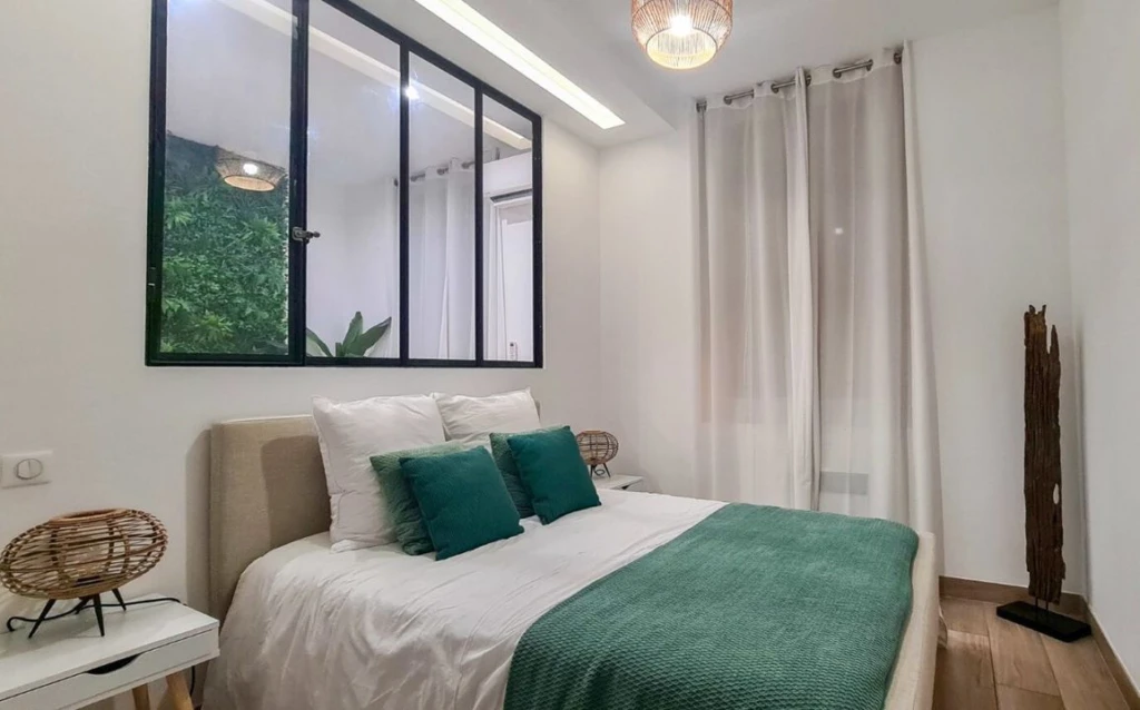 LA CIOTAT APPARTEMENT T2 ENTIERREMENT RENOVE - par