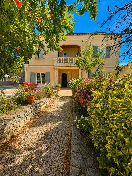 Villeneuve les Avignon-villa 192m²-1100m²terrain