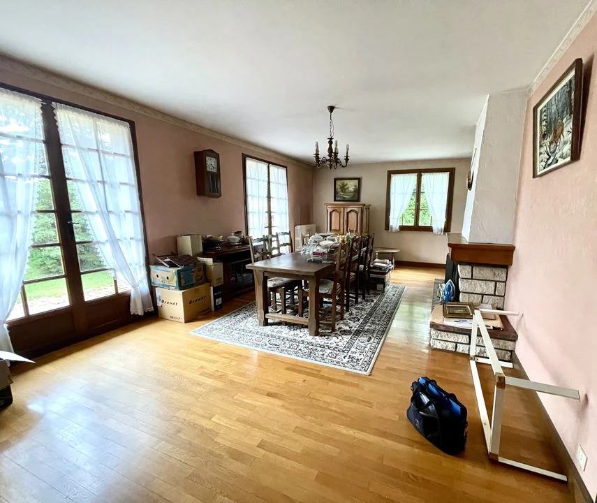 A VENDRE, PAVILLON, TERRAIN, VILLAGE CALME, PROCHE