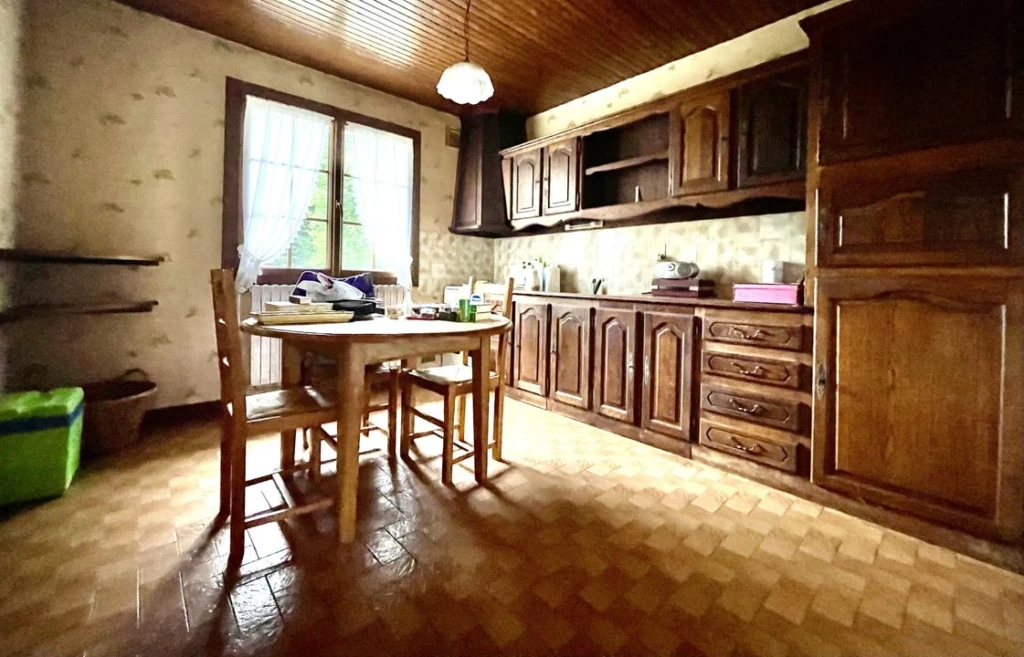 A VENDRE, PAVILLON, TERRAIN, VILLAGE CALME, PROCHE