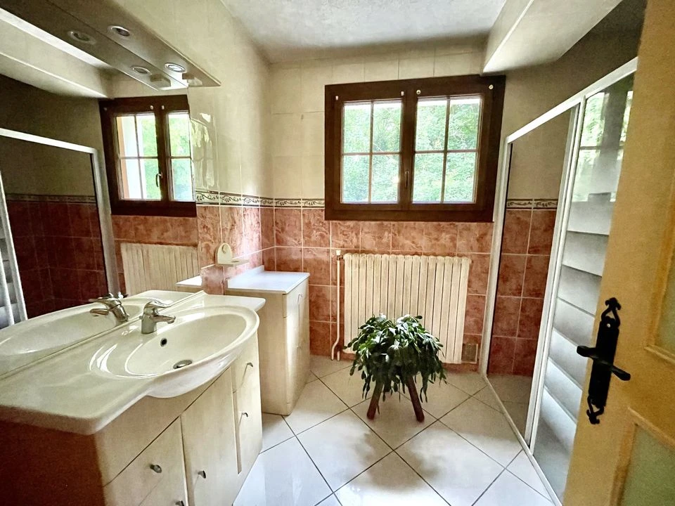 A VENDRE, PAVILLON, TERRAIN, VILLAGE CALME, PROCHE