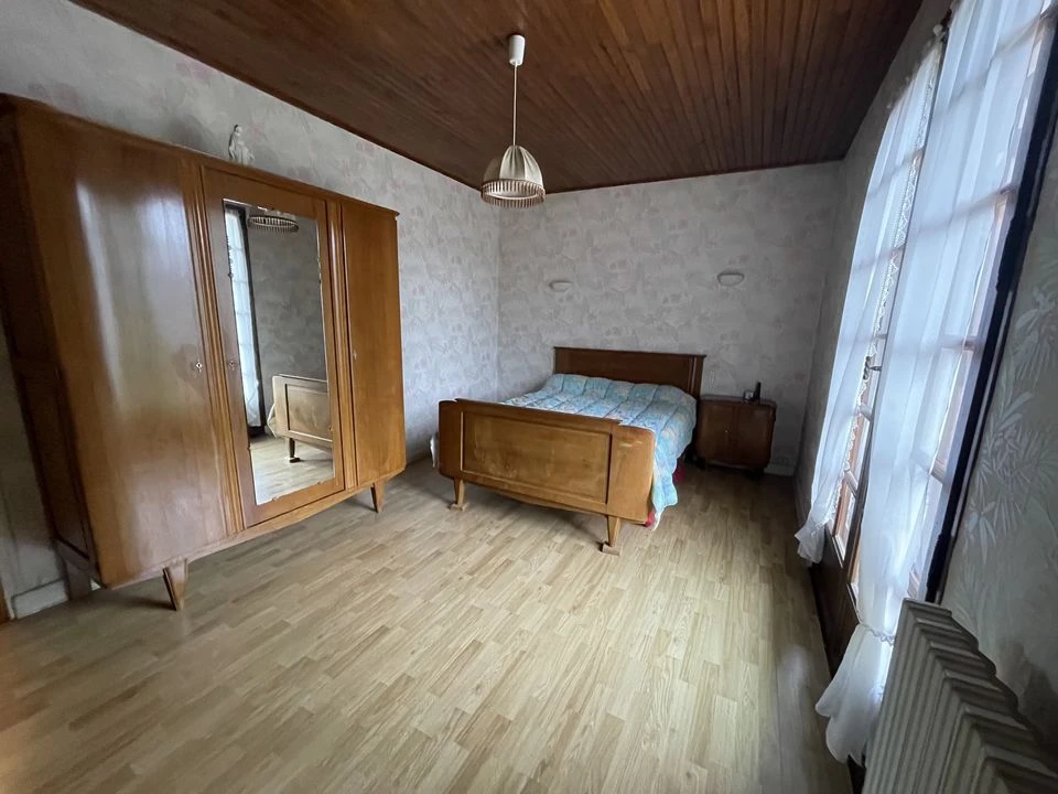 A VENDRE, PAVILLON, TERRAIN, VILLAGE CALME, PROCHE