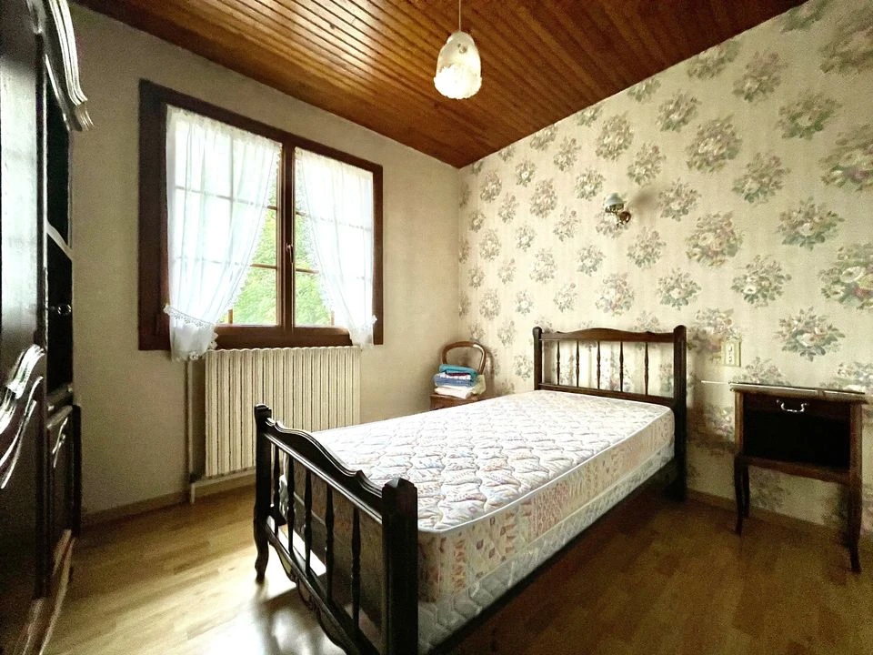 A VENDRE, PAVILLON, TERRAIN, VILLAGE CALME, PROCHE