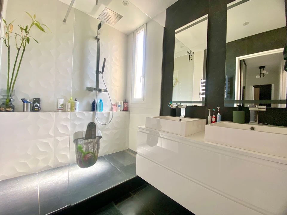T4 DERNIER ETAGE / BALCON / PARKING / BATARELLE B