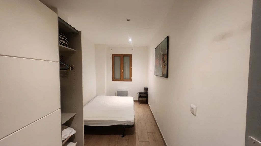LA CIOTAT - APPARTEMENT T3 - traversant - proche c