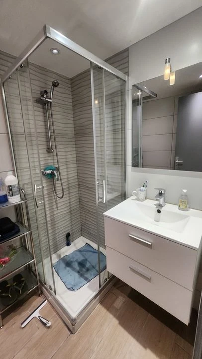 LA CIOTAT - APPARTEMENT T3 - traversant - proche c