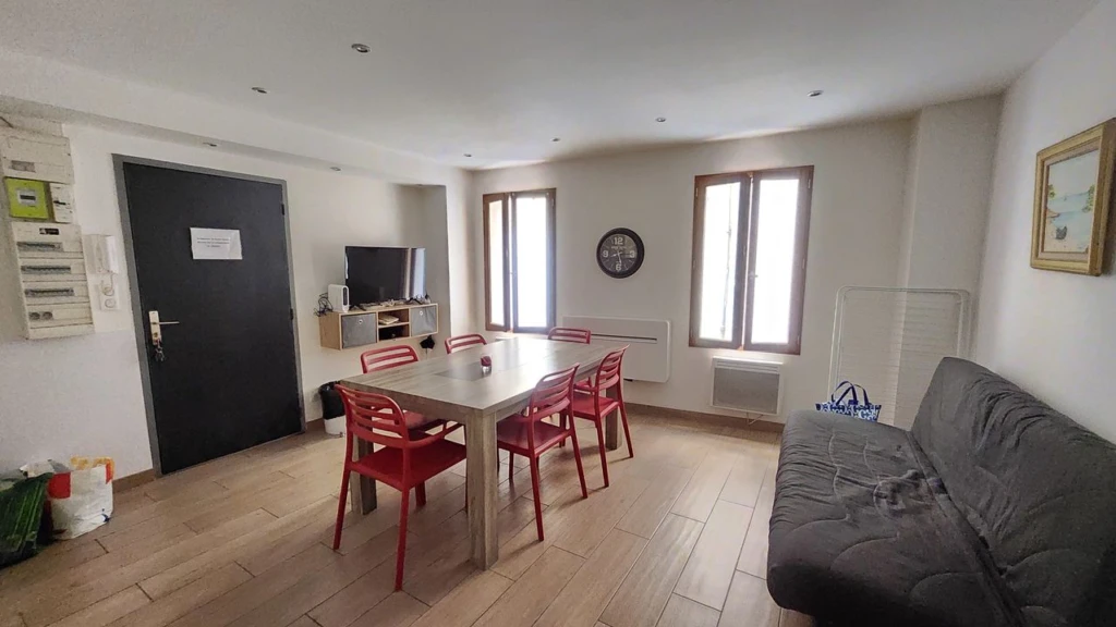 LA CIOTAT - APPARTEMENT T3 - traversant - proche c