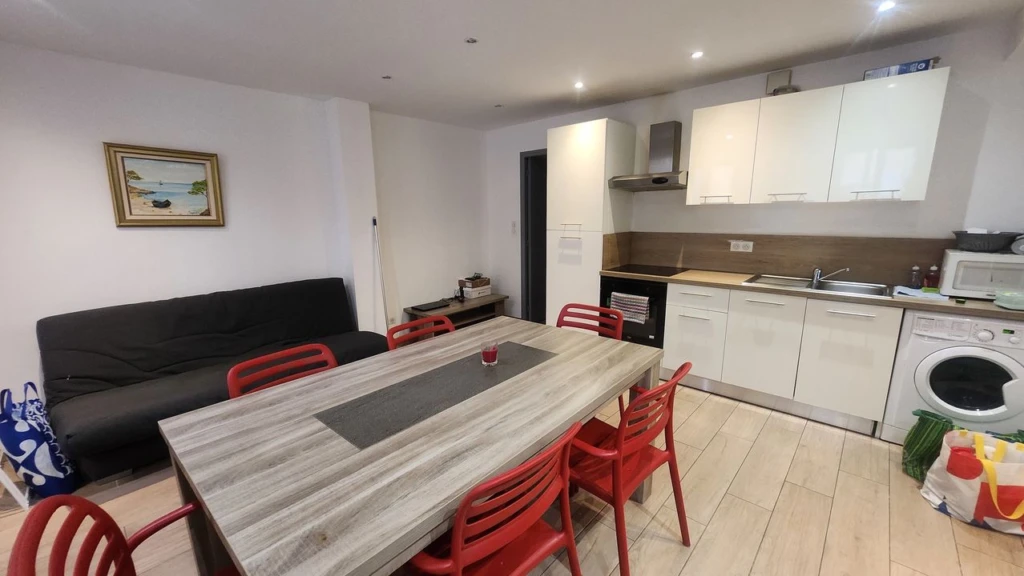 LA CIOTAT - APPARTEMENT T3 - traversant - proche c