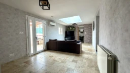 maison de type 3 ; terrasse ; piscine