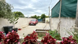 maison de type 3 ; terrasse ; piscine