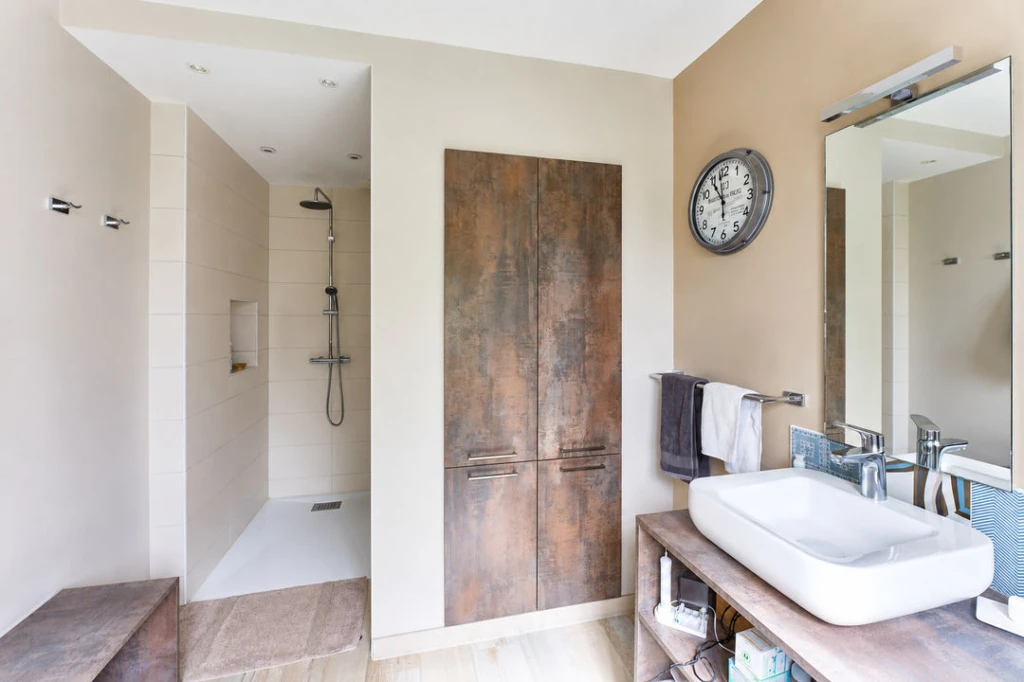 chambre avec rangement
