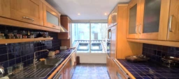 CUGES LES PINS-MAISON T3+LOCAL COMMERCIAL-A VENDRE