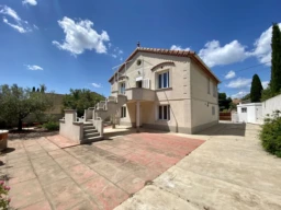 Saint Mitre les Remparts maison type 6 à vendre -