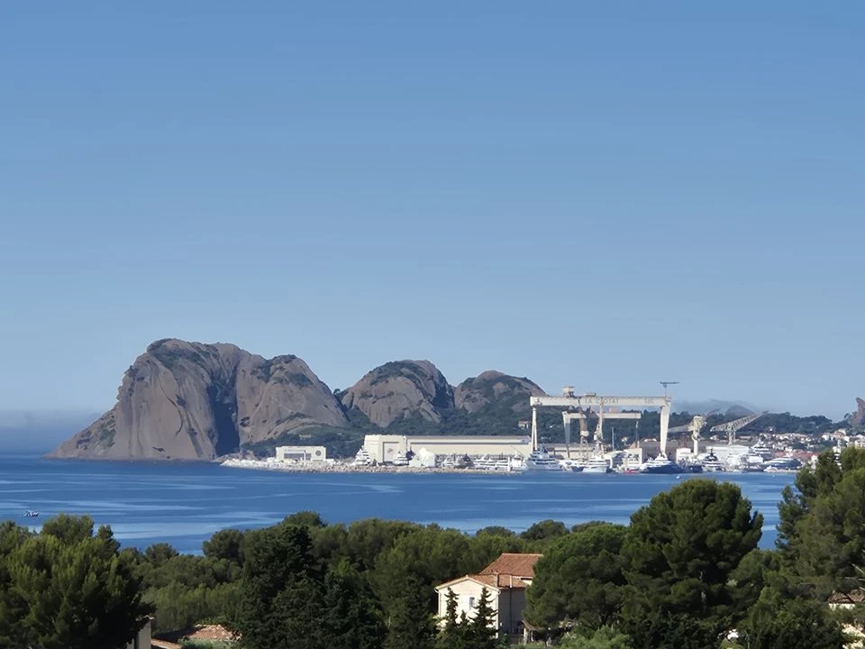 LA CIOTAT-A VENDRE-STUDIO-1 CHAMBRE-CALME-PROCHE C