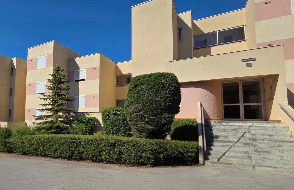 LA CIOTAT-A VENDRE-STUDIO-1 CHAMBRE-CALME-PROCHE C