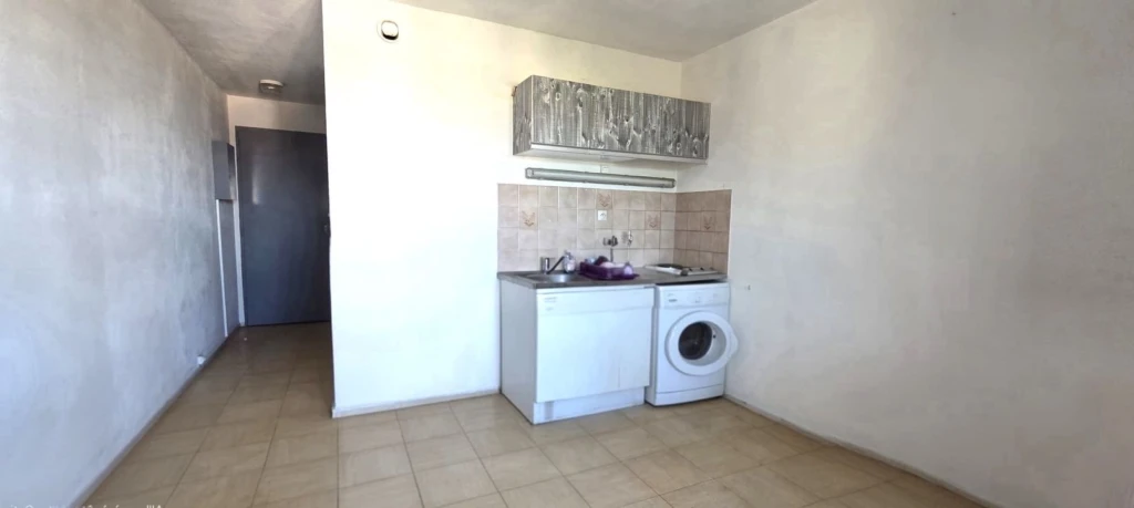 LA CIOTAT-A VENDRE-STUDIO-1 CHAMBRE-CALME-PROCHE C