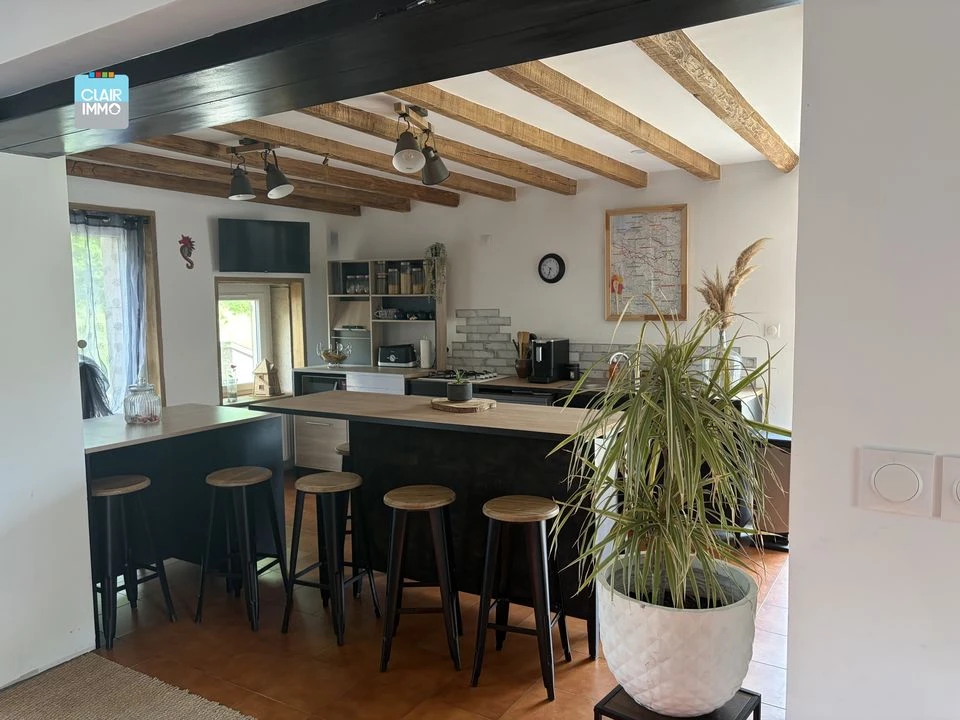 A LA SALLE 10 KM DE MACON EN BOURGOGNE MAISON EN P