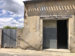 LESPARRE CENTRE GARAGE  RENOVE 29 m2 AVEC COUR