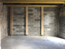 LESPARRE CENTRE GARAGE  RENOVE 29 m2 AVEC COUR