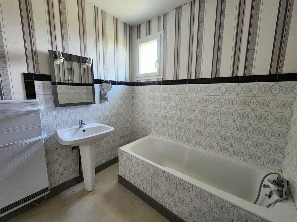 1 salle de bains et 1 salle d'eau