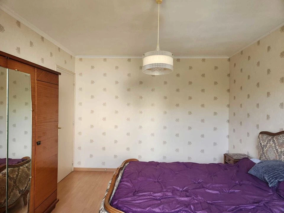 Chambre lumineuse en rez-de-chaussée