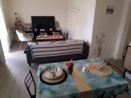 .Toulon T2 avec extérieur Salon donnant sur balcon