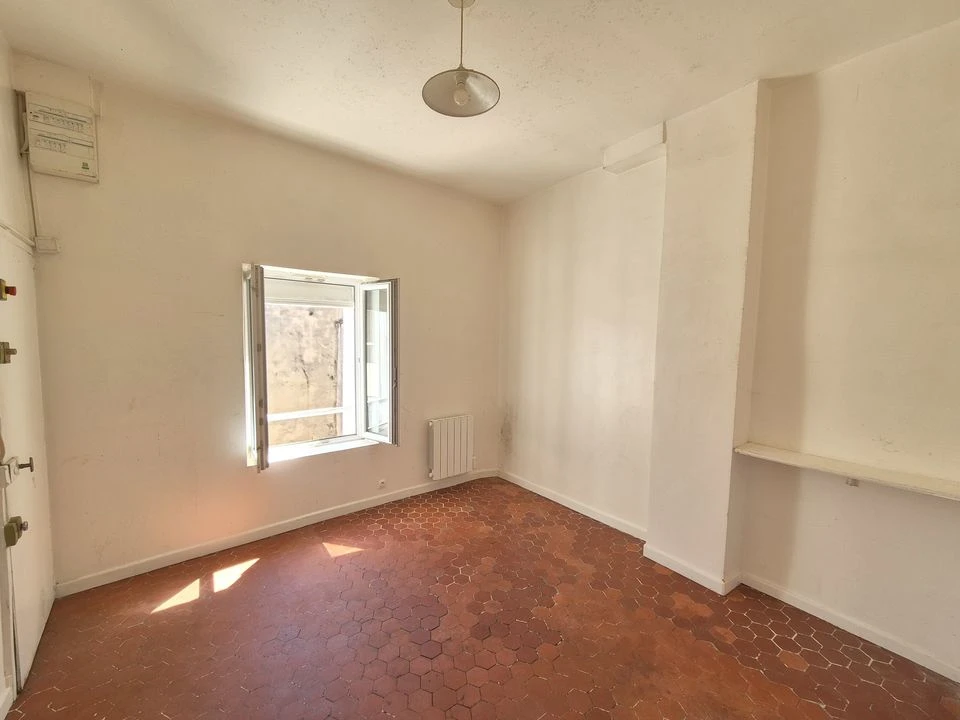 LA CIOTAT STUDIO de 18m² - potentiel - calme - pro