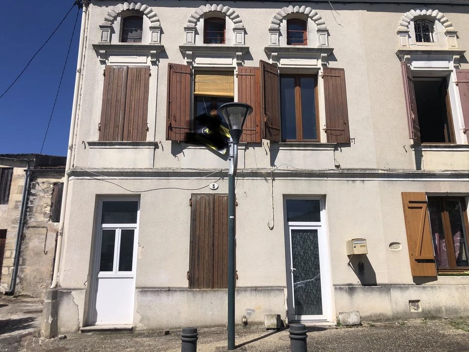 MAISON DE VILLE PAUILLAC CENTRE DEUX CHAMBRES UN B