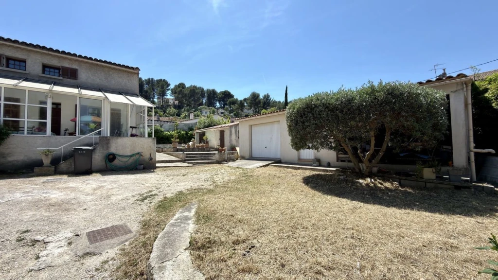 maison de type 5 avec piscine , poul house , terra