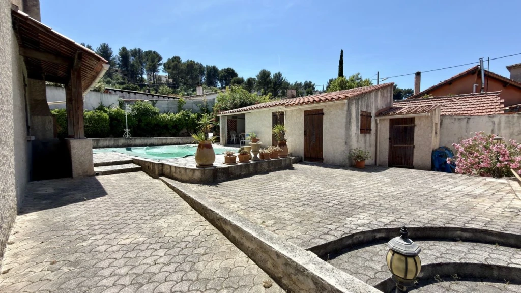 maison de type 5 avec piscine , poul house , terra