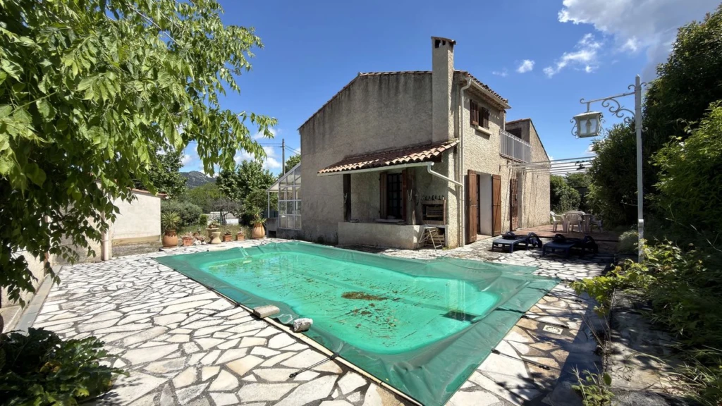 maison de type 5 avec piscine , poul house , terra