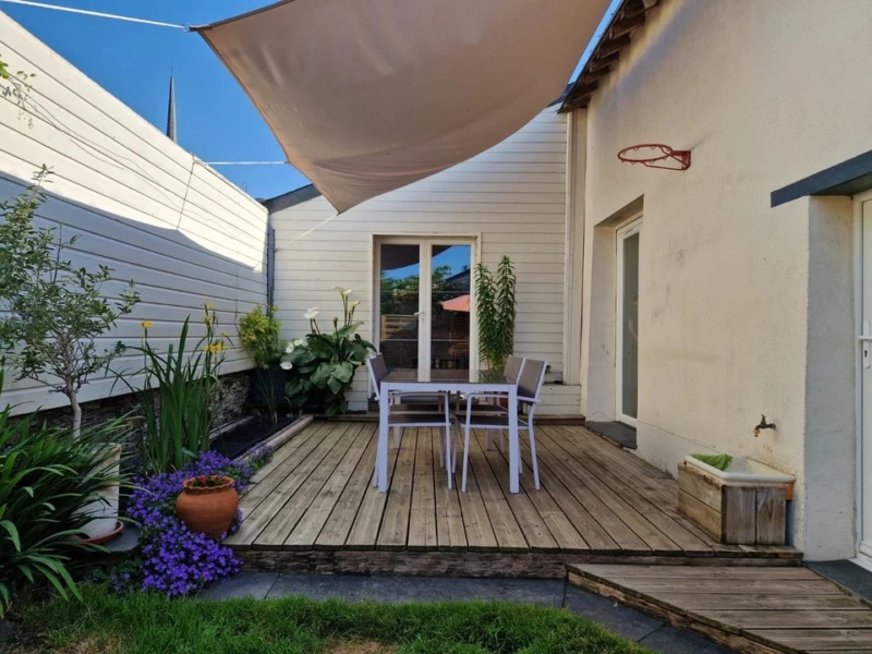 MAISON LA POUEZE AVEC EXTERIEUR