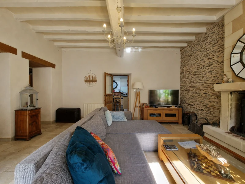 MAISON AVEC CHEMINEE