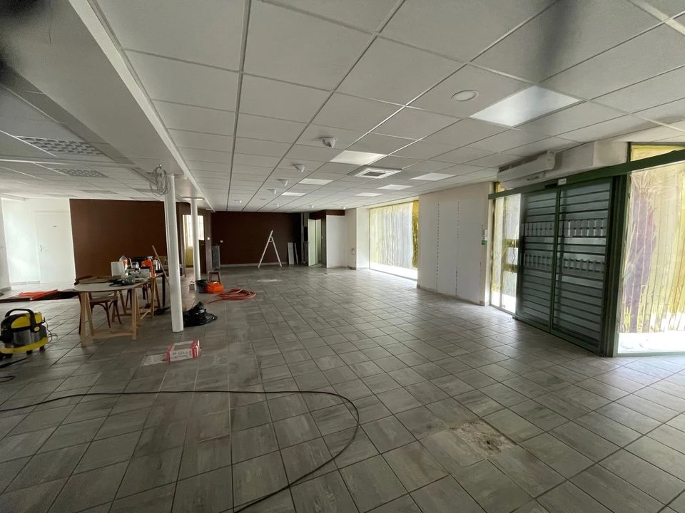 grand local commerce plein centre maison cuisine c