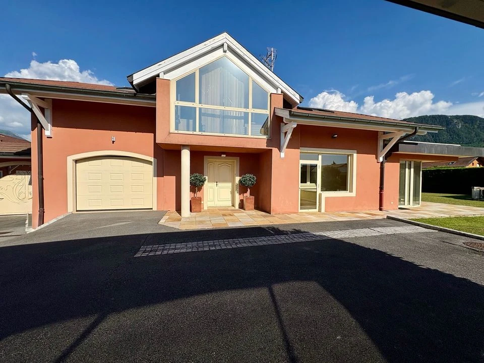 FACADE VILLA