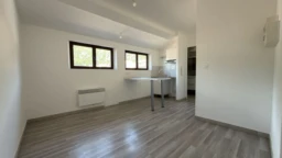 studio ; calme ; dernier etage ; centre