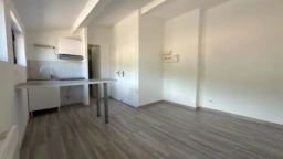 studio ; calme ; dernier etage ; centre