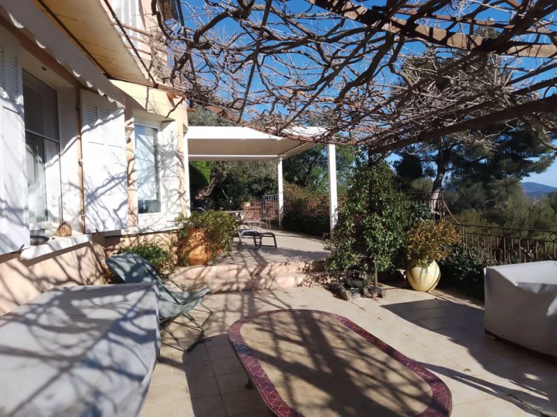 Villa provençale à vendre sur Toulon .Vue imprenab