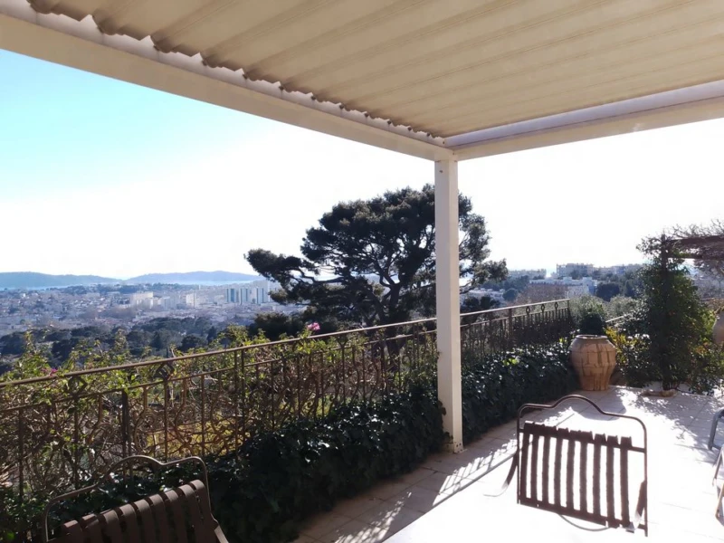 Villa provençale à vendre sur Toulon .Vue imprenab