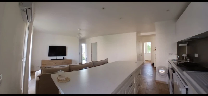 Toulon Est  Appartement de type T4,refait à neuf,D